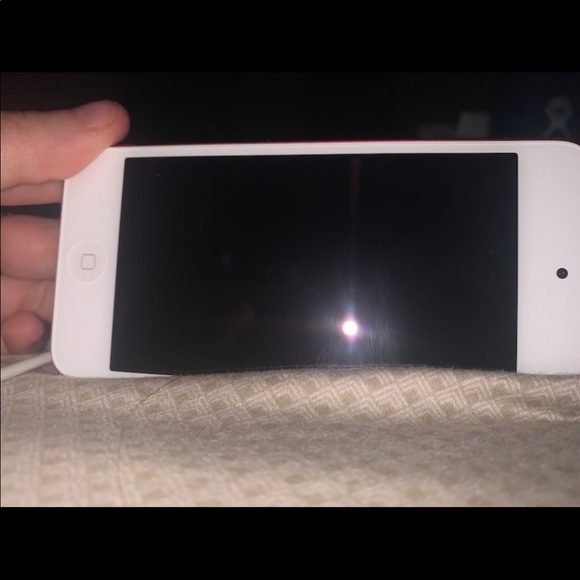 iPod Touch - Picture 3 of 3